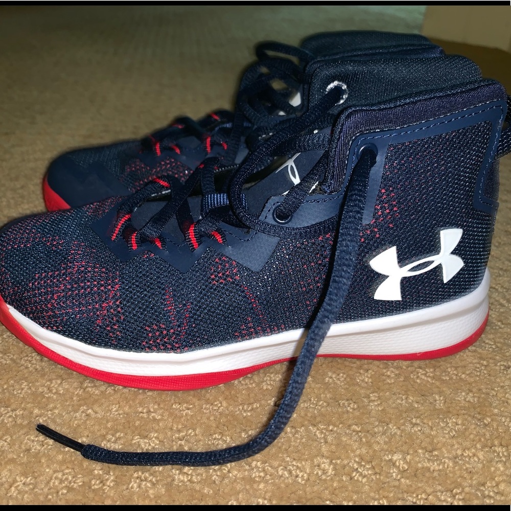 NWOT Under Armour Basketball shoes 1.5 Youth